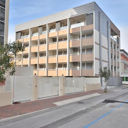 Condominio Nautilus Бибионе Экстерьер фото